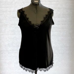 Silky camisole tank with lace in black. Polyester. Size XL